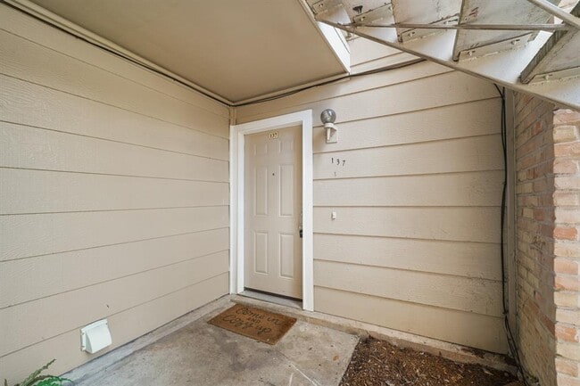 Building Photo - 2110 Wilcrest Dr