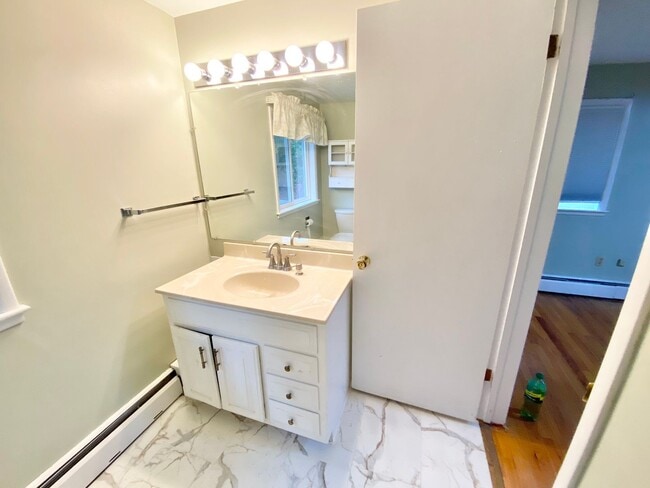 Building Photo - 4 Bedroom Home in Burlington VT Available ...