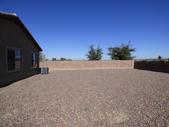 Building Photo - 13004 N Lea Maw Dr