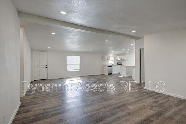 Building Photo - 705 N Cayuga St