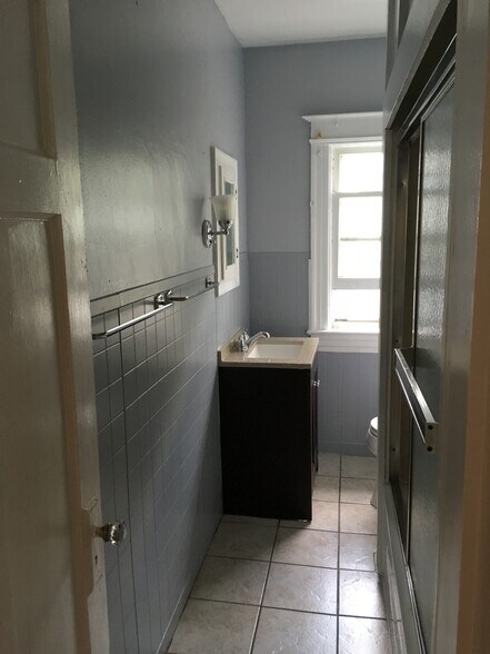 Building Photo - 1115 Monroe Ave