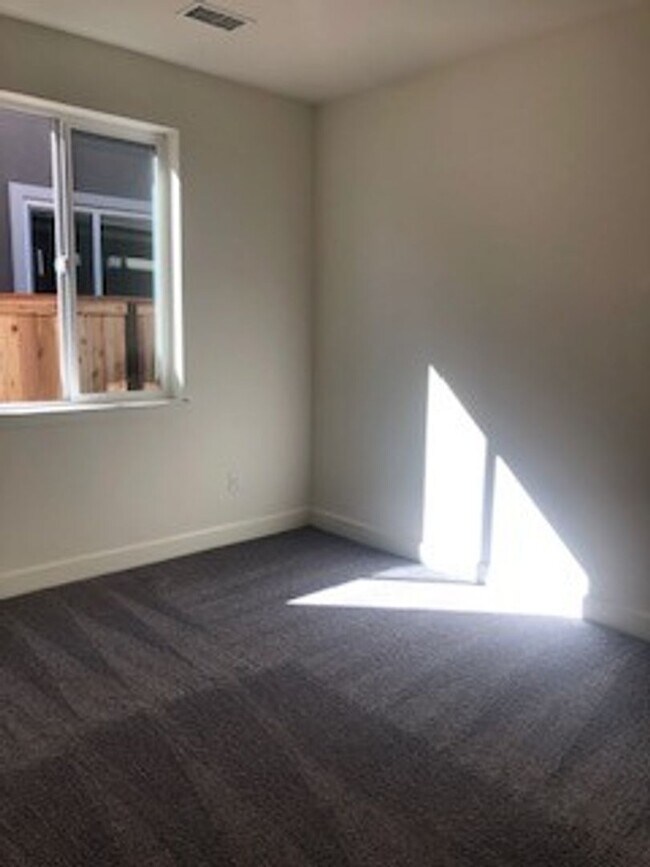 Building Photo - Kiley Ranch Stunner - Close to Everything!