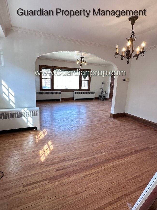 Building Photo - South Minneapolis Single Family Home, Renovated Bathrooms, Hardwood Floors, W/D