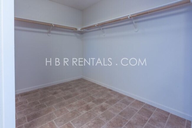 Building Photo - Charming 3-Bedroom & Spacious 2400 Sq. Ft. Layout in Tracy's Serene Sagewood Neighborhood!