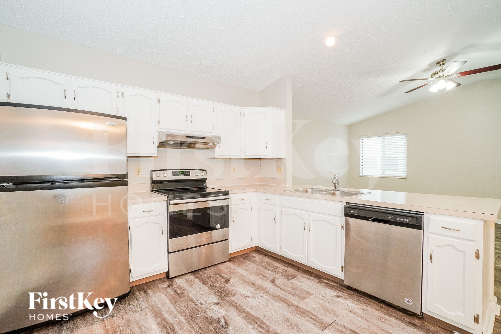 Building Photo - 2882 Torrey Pines Dr