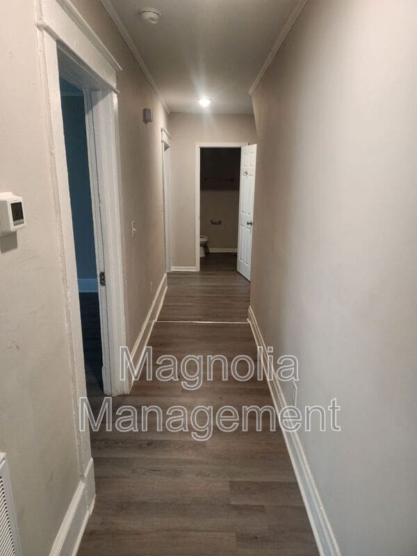 Building Photo - 216 Walnut St