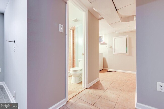 Building Photo - 5809 Mt Vernon Dr