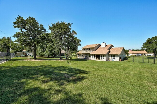 Building Photo - 7808 Forest Ln