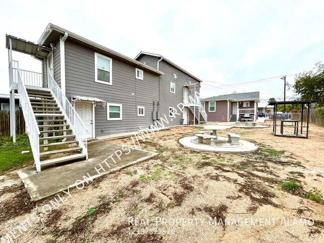 Building Photo - AVAILABLE NOW! FULLY FURNISHED 2 Bedroom /...