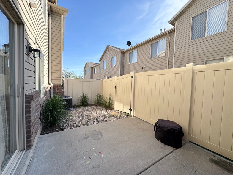 Building Photo - 2055 Evans Cove Loop