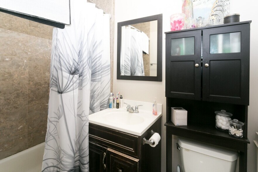 Building Photo - 3606 W Grace St