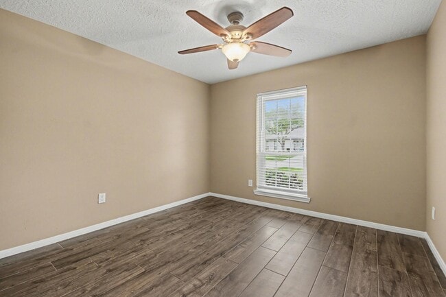 Building Photo - 16807 David Glen Dr