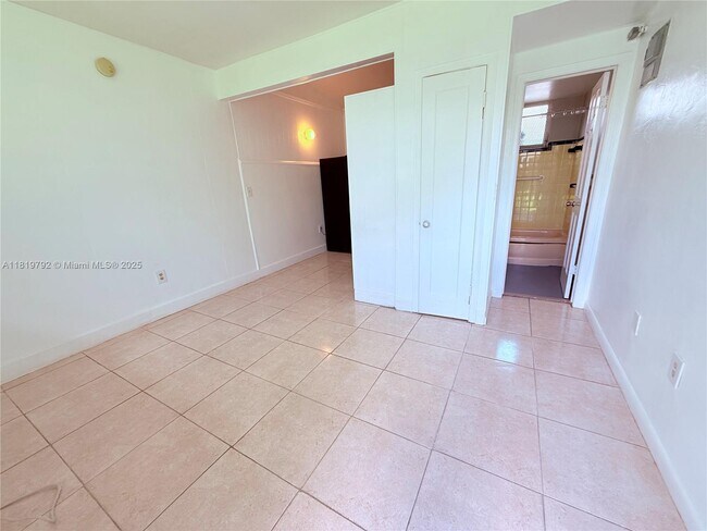 Building Photo - 1045 NE 80th St