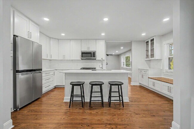 Building Photo - Charming 3-Bed/2.5-Bath Ranch in Durham