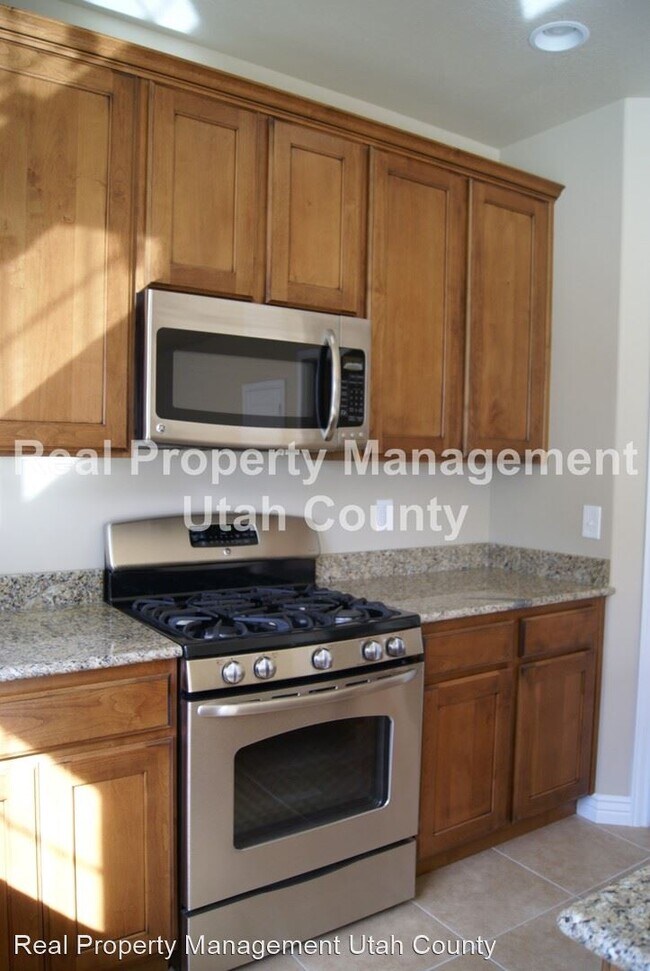 Building Photo - 4 br, 3 bath House - 636 S 2250 W