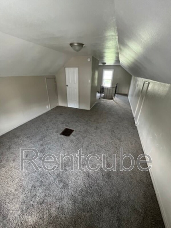 Building Photo - 915 Pleasant St