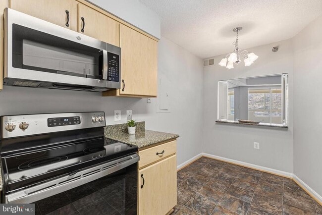 Building Photo - 14801 Pennfield Cir