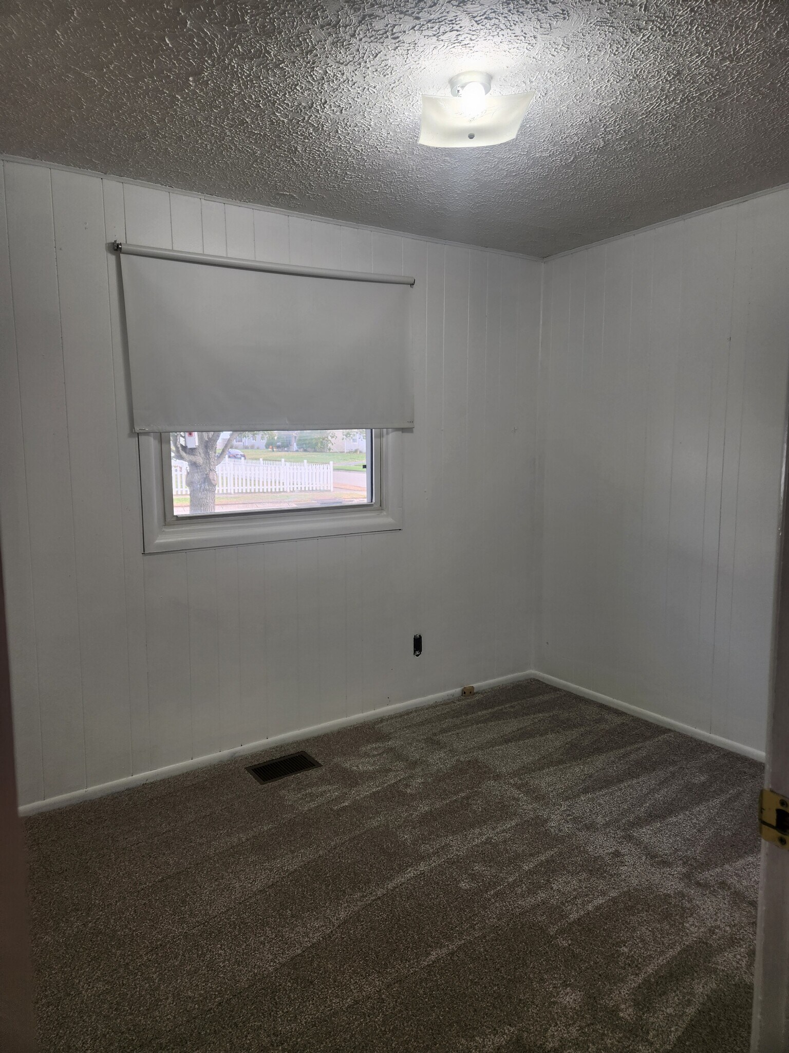 Building Photo - 1619 Townsley Rd