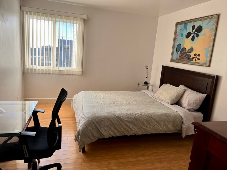 Building Photo - 681 40th Ave