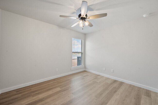Building Photo - Pre leasing for July: 4-Bedrooms, 2-Bathroom