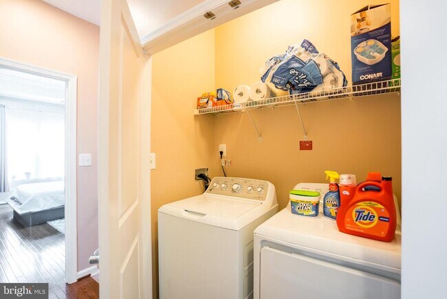 Building Photo - 7855 Port Capital Dr