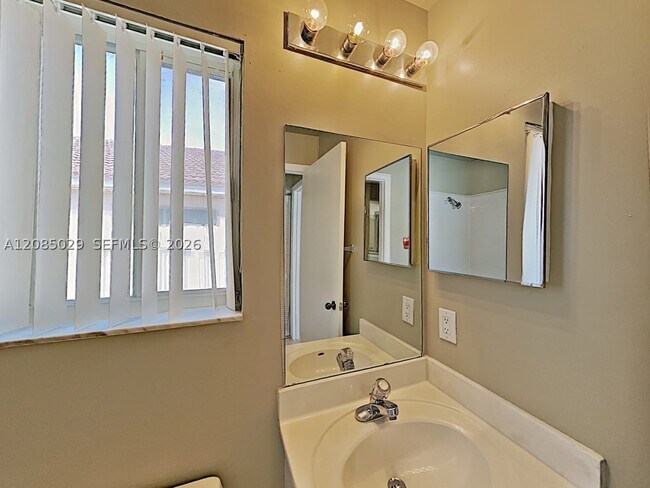 Building Photo - 1380 Presidio Dr