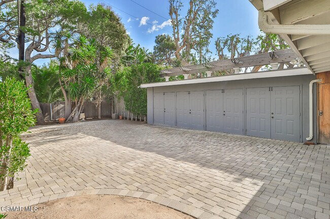 Building Photo - 31944 CA-1