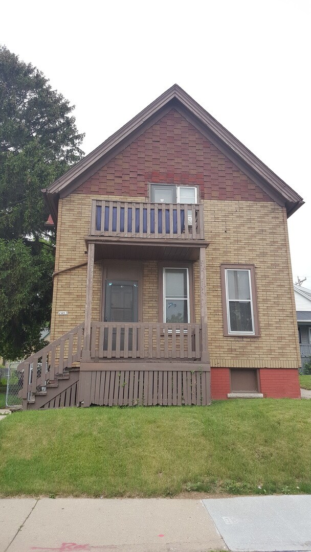 Building Photo - 2463 N Holton St