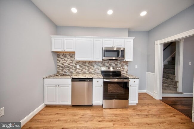 Building Photo - 655 Bourbon St