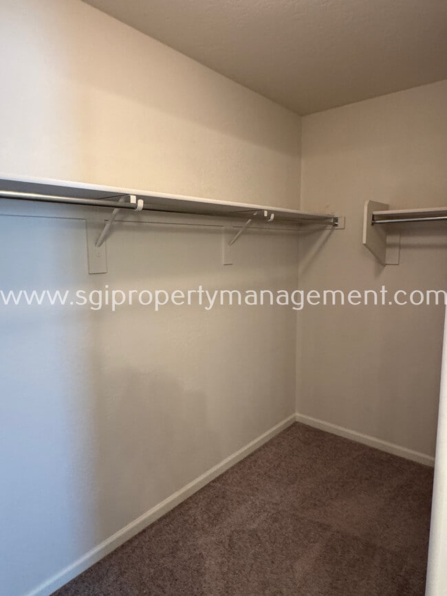 Building Photo - 2373 Oakmont Ln