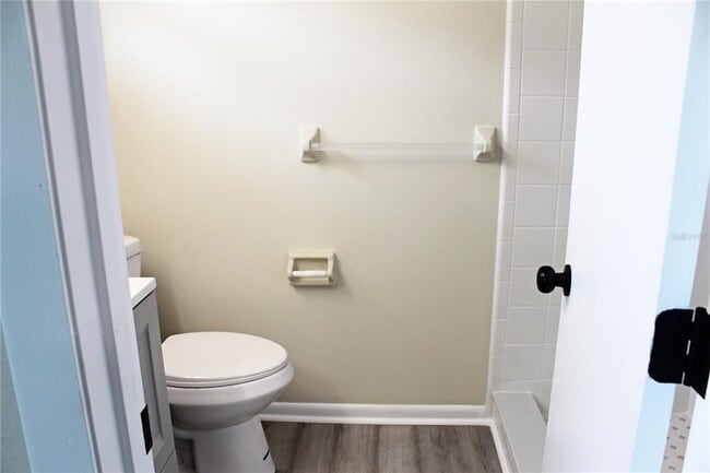 Building Photo - 608 Lark Dr