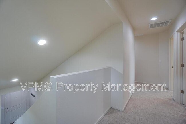 Building Photo - 11705 NE 131st Pl