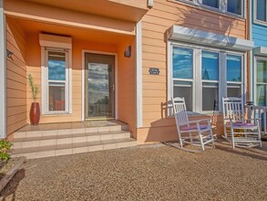 Building Photo - 8316 Seawall Blvd