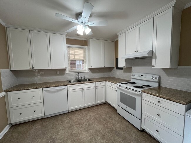 Building Photo - Charming Brick House off Fort Avenue