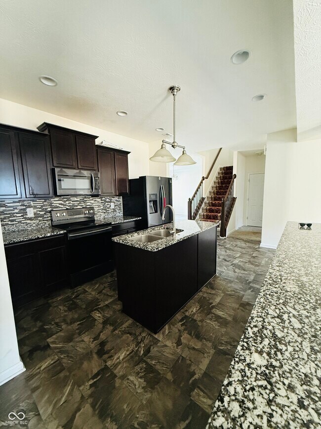 Building Photo - 822 Blue Ash Trail