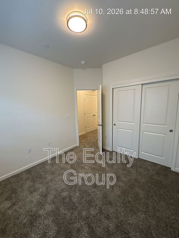 Building Photo - 723 S Pinkham St