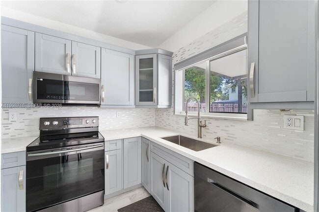 Building Photo - 379 NE 31st Ave