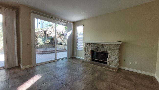 Building Photo - Beautiful Home in Quiet Neighborhood.