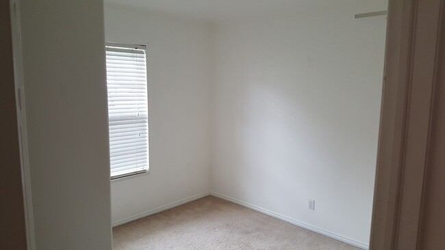 Building Photo - 2 bed/1 bath Apt. in Provo