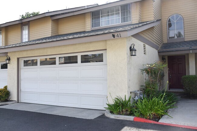 Building Photo - 630 W Palm Ave