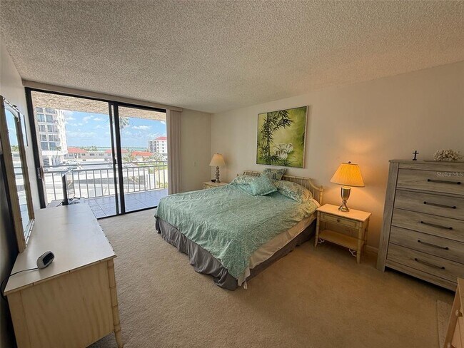 Building Photo - 6279 Sun Blvd