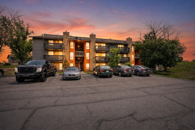 Building Photo - 7601 Hillcrest Rd