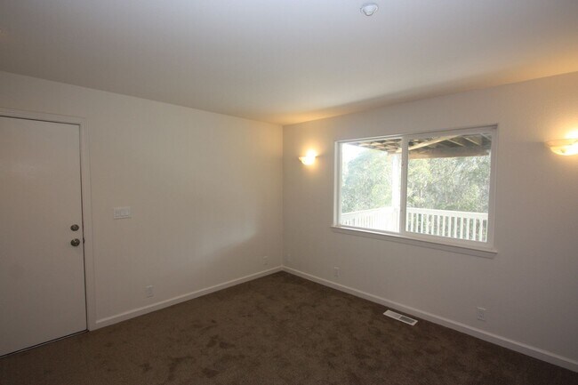 Building Photo - Outside Leasing - 10 Andorra Ct