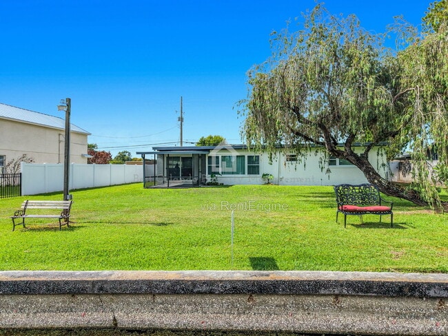Building Photo - 2705 Gulfstream Rd