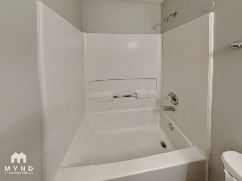 Building Photo - 5624 Kaitlyn Dr W