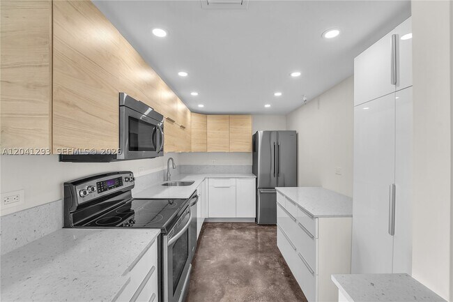 Building Photo - 20515 E Country Club Dr