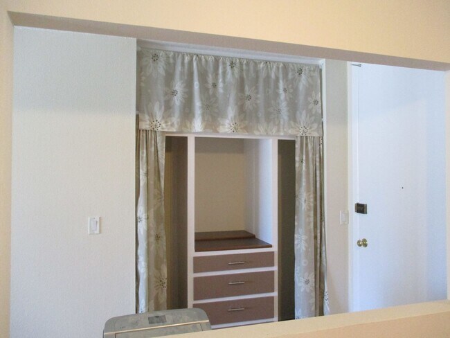 Building Photo - Desirable Park Blvd 1 Bdr 1 Ba 3rd Floor Condo in Hillcrest