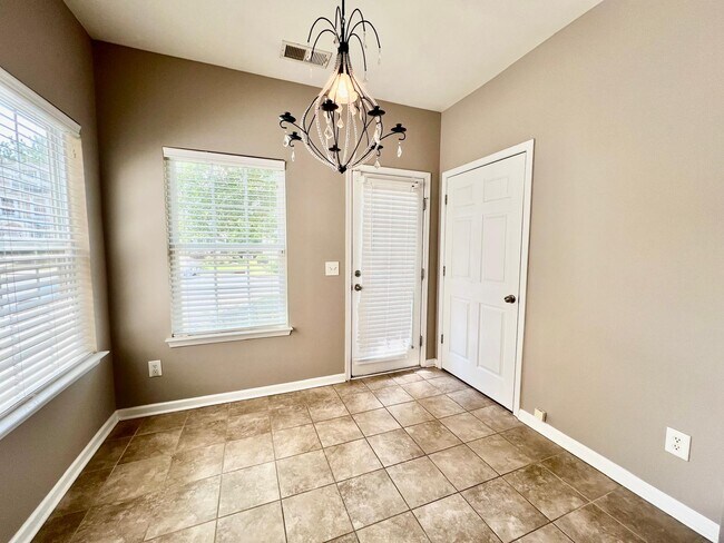 Building Photo - 9605 Turning Wheel Dr