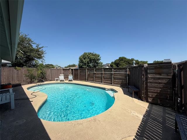 Building Photo - 2131 Blossom Ln