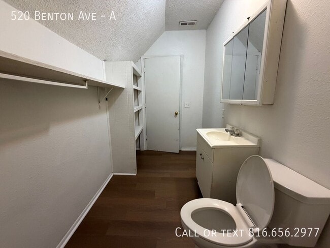Building Photo - 520 Benton Ave